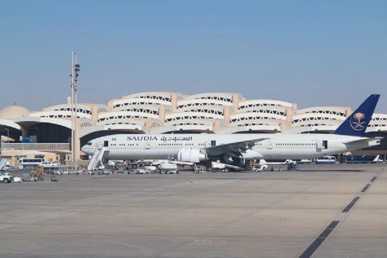 Las aerol&iacute;neas cancelan vuelos a Riad tras el ataque hut&iacute; al aeropuerto