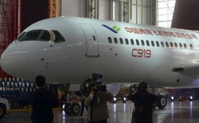 El primer jumbo chino, el C919, tendr&aacute; su bautismo del aire antes de julio
