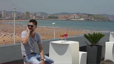 David Villa protagoniza gratis el nuevo v&iacute;deo de turismo de Gij&oacute;n
