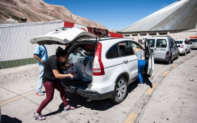 Argentinos cruzan a Chile para realizar turismo de compras
