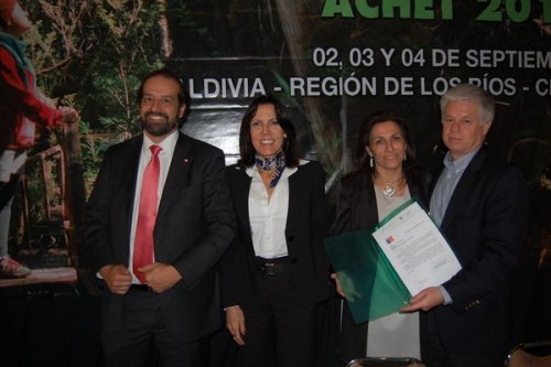 Intendente de la Regi&oacute;n de los R&iacute;os, Juan Andr&eacute;s Varas; Subsecretaria de Turismo de Chile, Jacqueline Plass; Intendenta de la Regi&oacute;n de Ays&eacute;n, Pilar Cuevas y Presidente de ACHET, Guillermo Correa