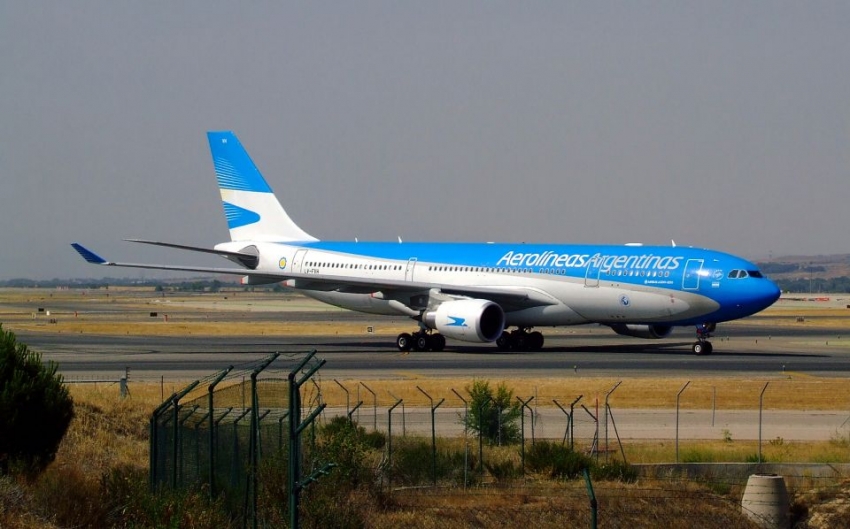Cuanto pag&oacute; Aerol&iacute;neas Argentinas por honorarios y retribuciones de servicios entre 2014 y 2018