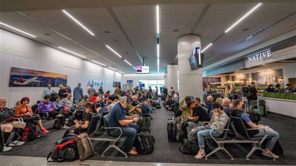 Tr&aacute;fico de pasajeros en LAX supera cifras prepandemia por primera vez consecutiva