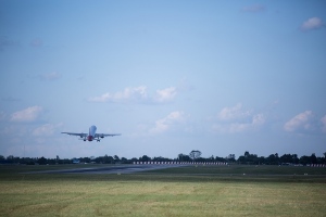 Aeropuertos Uruguay invita a enviar el Calorcito Navideño Uruguayo al exterior