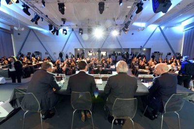 La conferencia de prensa anual del pasado d&iacute;a 13 de enero de 2013 donde los directivos de Airbus analizaron los n&uacute;meros de ventas entregas y cartera de la compa&ntilde;&iacute;a. De espaldas a la c&aacute;mara y izquierda a derecha: G&uuml;nter Butschek, Fabrice Br&eacute;gier, John Leahy y Thomas Williams.