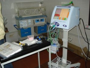 El respirador para BQB y la incubadora para Alas Uruguay
