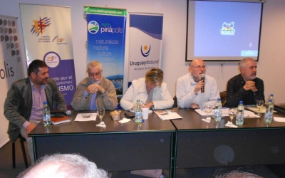 Leandro Reyna, Presidente de APROTUR; Benjam&iacute;n Liberoff, Subsecretario de Turismo; Liliam Kechichian, Ministra de Turismo; Juan Martinez, Presidente de CAMTUR; Fernando Camb&oacute;n, Vicepresidente de CAMTUR.