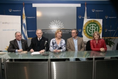 Uruguay: convenio entre la AHRU y la SUTUR