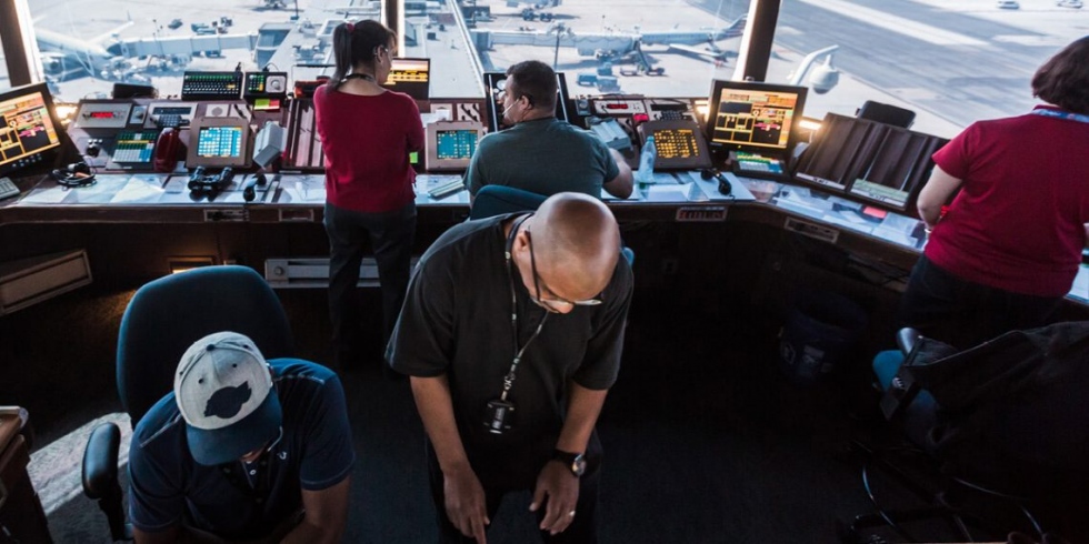 La FAA contrata a 1.500 controladores a&eacute;reos