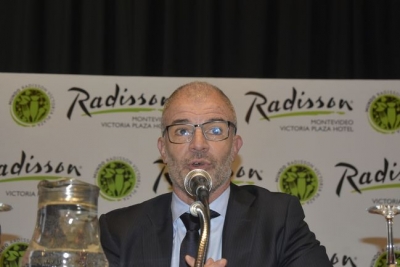 Doctor Julio Facal, Asesor de AHRU; Presidente Honorario del Congreso, quien fuese muy elogiado por los participantes internacionales invitados