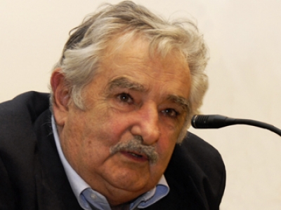 Presidente Mujica: &ldquo;Gobierno no cede a intereses capitalistas en construcci&oacute;n del puente en la Laguna Garz&oacute;n"