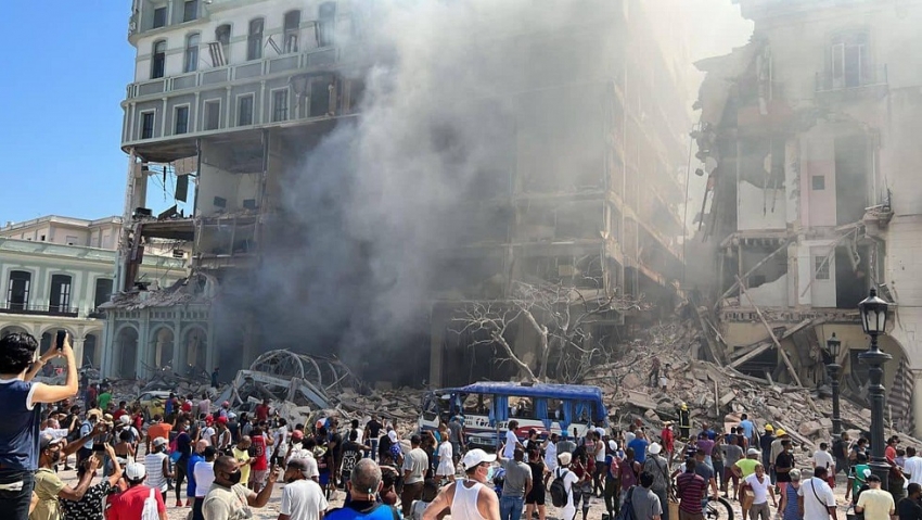 Una potente explosi&oacute;n destroza el hotel Saratoga en el centro de La Habana