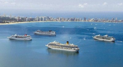 Cuando decimos que los cruceros atracan en Punta del Este deber&iacute;amos precisar que lo hacen en las proximidades ya que por calado ello es imposible. Quienes si llegan son los cruceristas transportados en tenders o feeders