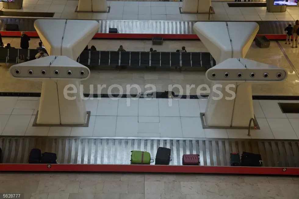 Cae una organización criminal que introducía droga utilizando falsos viajeros para recoger maletas en Barajas