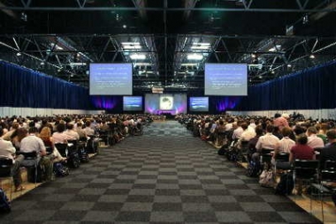 La hora de las convenciones h&iacute;bridas