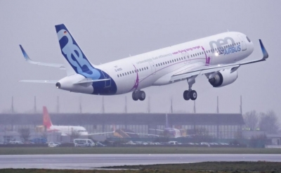 Despegue del vuelo de prueba del Airbus A321LR en la ciudad de Hamburgo.