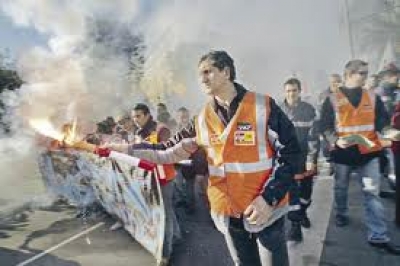 Huelgas de las aerol&iacute;neas se suceden a dos meses de Navidad