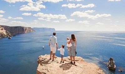 Las generaciones más viajeras toman el timón del sector turístico