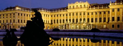 Alojarse en una espectacular &#039;suite&#039; del palacio de Schönbrunn con mayordomo personal y limusina son algunos detalles de la oferta vienesa más exclusiva