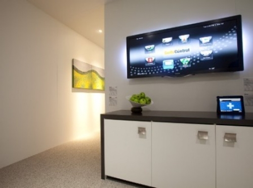 Grandes pantallas t&aacute;ctiles ofrecen multiples servicios en forma interactiva