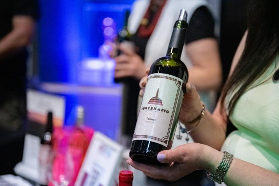 Lanzamiento del vino del Estadio Centenario
