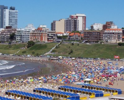 Mar del Plata: aseguran que este a&ntilde;o el agua est&aacute; m&aacute;s c&aacute;lida y m&aacute;s limpia