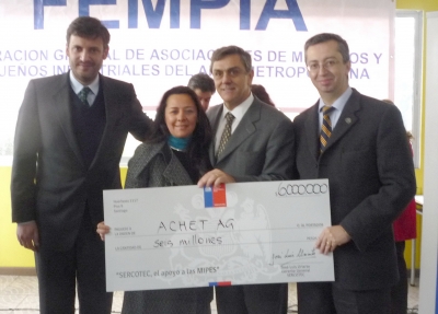 Jos&eacute; Luis Uriarte, Gerente General de SERCOTEC; Lorena Arriagada, secretaria general Achet; Pablo Longueira, Ministro de Econom&iacute;a, Fomento y Turismo y Tom&aacute;s Flores, Subsecretario de Econom&iacute;a.