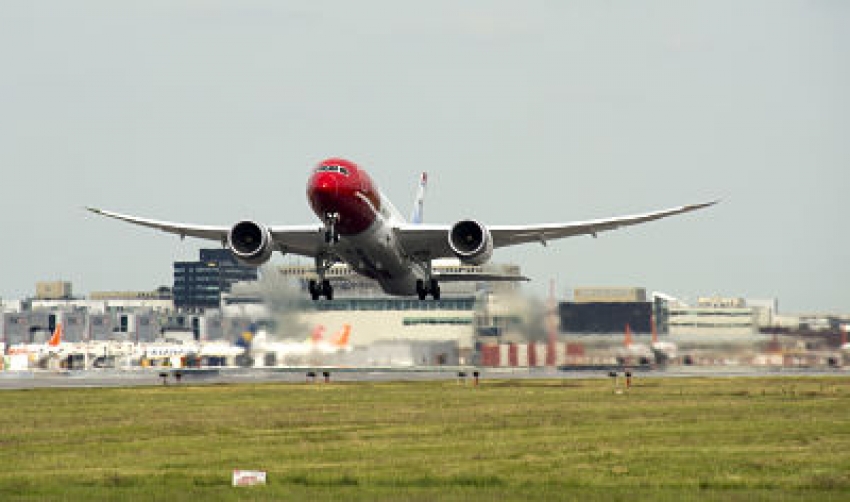 Norwegian respira tras conseguir aplazar su deuda