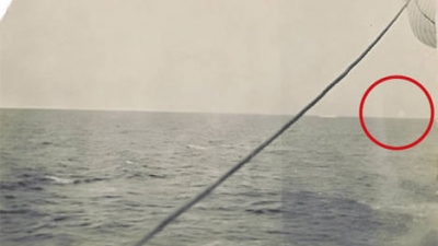 La primera imagen. Al fondo (en el c&iacute;rculo rojo) surge la figura del iceberg que habr&iacute;a provocado la tragedia.