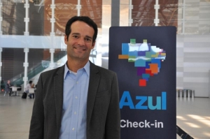 Desde enero de 2014, Antonoaldo Neves es el Presidente de Azul Linhas A&eacute;reas, fecha en que David Neeleman quien ten&iacute;a las dos funciones, dej&oacute; la presidencia para pasar a atender exclusivamente como CEO las cuestiones estrat&eacute;gicas.