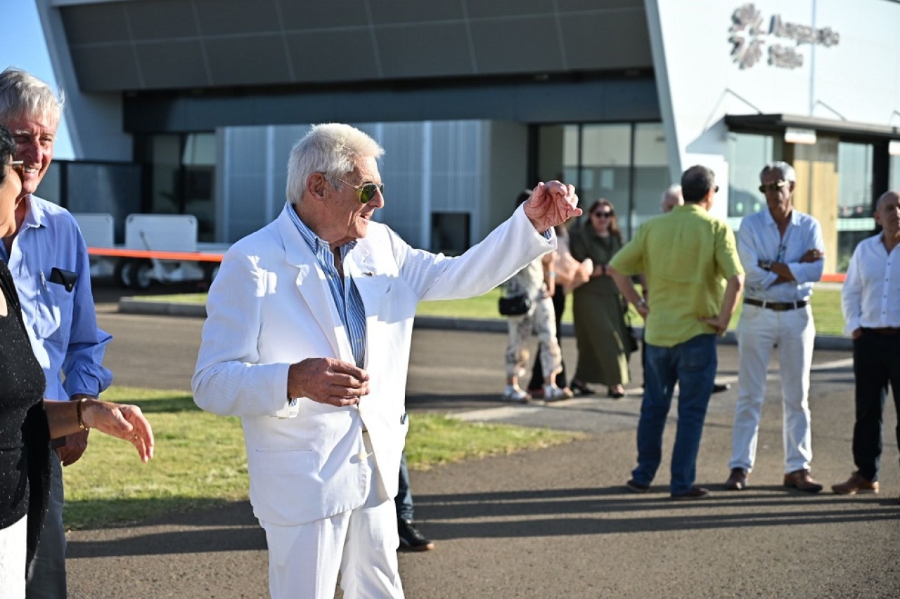 Aeropuerto de Salto celebró la presentación del libro homenaje al piloto Hebert Rattin