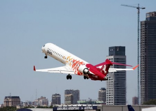 ¡Mirá si va alevantar vuelo! ¡Hay que bajarla de un ondazo!