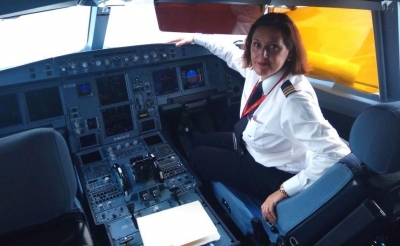 Laura Porras, en un A330 de Level. En Espa&ntilde;a s&oacute;lo el 3% de los pilotos son mujeres. 