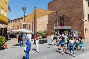Turistas en la puerta del Museo de Arte Romano de Mérida