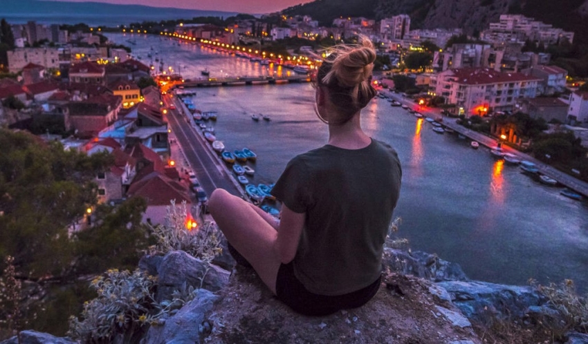 La recuperaci&oacute;n del turismo gana impulso tras la disminuci&oacute;n de las restricciones y el aumento de la confianza