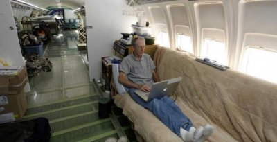 El hombre que vive en un avi&oacute;n