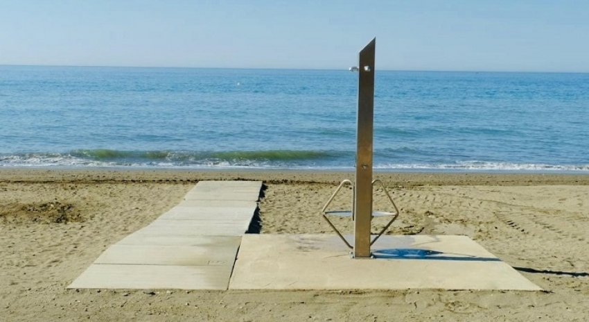Las playas de la Costa del Sol, obligadas a &ldquo;cerrar el grifo&rdquo; por la sequ&iacute;a