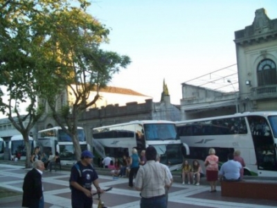 N&uacute;&ntilde;ez visti&oacute; de fiesta a Melo