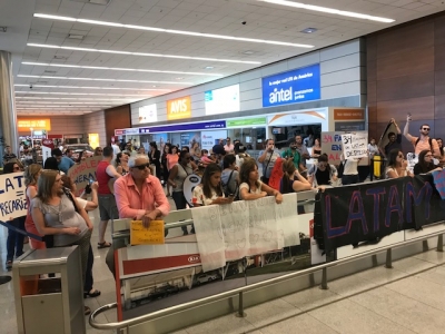 Despidos en Latam Uruguay: movilizaci&oacute;n y medidas sindicales en Uruguay y regi&oacute;n. Alerta a pasajeros