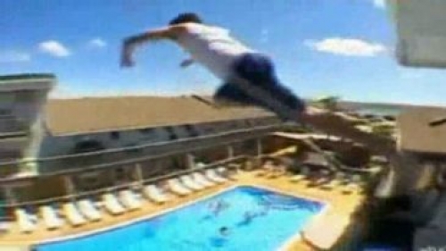 El sector tur&iacute;stico busca medidas para atajar el "balconing"