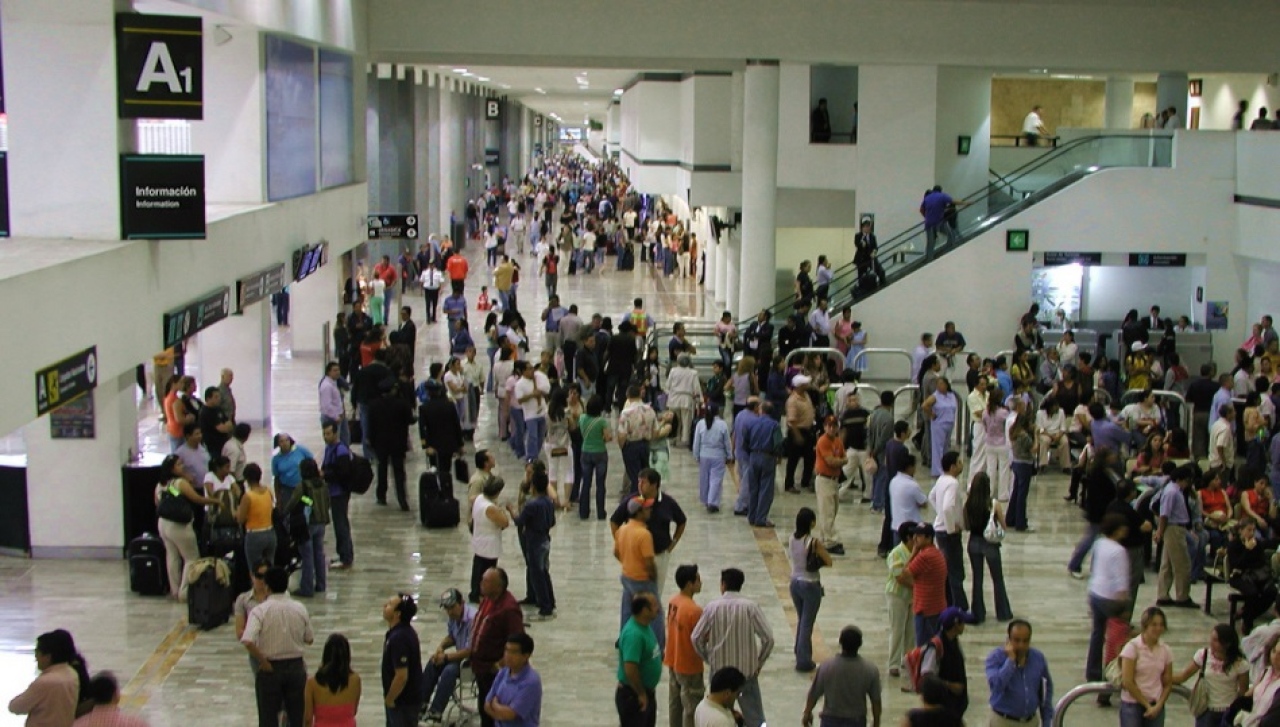 En 2025 crece llegada de turistas internacionales por v&iacute;a a&eacute;rea a M&eacute;xico