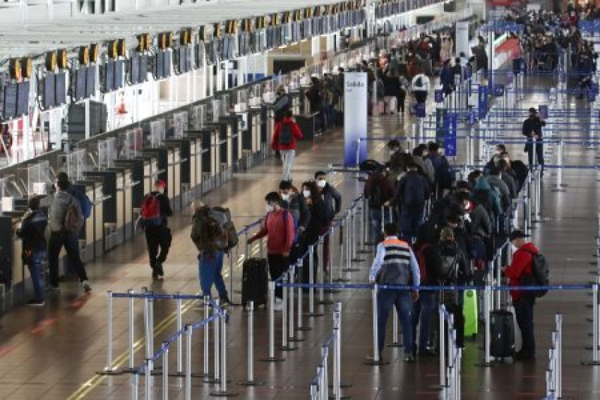 Burocracia, descoordinaci&oacute;n y restricciones contin&uacute;an complicando los viajes en Chile