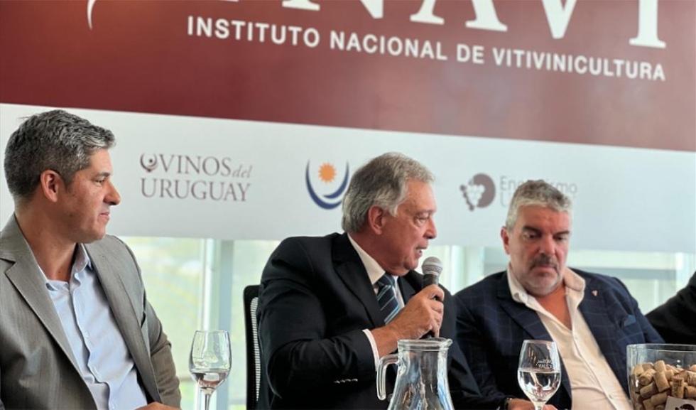 Javier Azcurra, director de Relaciones Internacionales hotel Enjoy de Punta del Este, ministro de Ganader&iacute;a, Agricultura y Pesca, Fernando Mattos, y el presidente de INA.VI, Ricardo&nbsp;Cabrera
