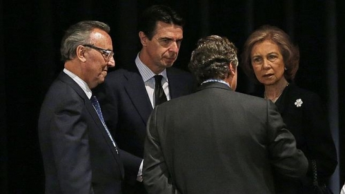 Gaspart, el ministro Soria y Joan Rosell conversan con Do&ntilde;a Sof&iacute;a en un momento de la inaguraci&oacute;n de la Cumbre del Consejo de Turismo de la CEOE