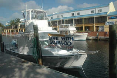 Buy Photo - Las embarcaciones comerciales deber&aacute;n reducir la cantidad de pasajeros debido al sobrepeso de muchos turistas. Cammy Clark / The Miami Herald