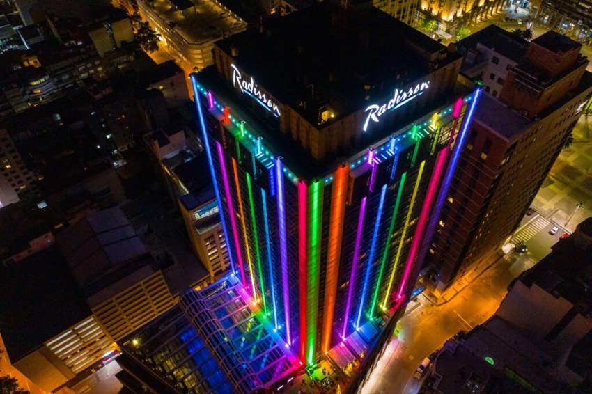 Esto es lo que hacen &quot;los grandes capitales que no ponen nada&quot;: Radisson Montevideo solidario