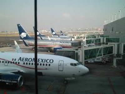 Volaris, Interjet y Viva presionarán a Aeroméxico vía Cofece para que libere slots en el AICM