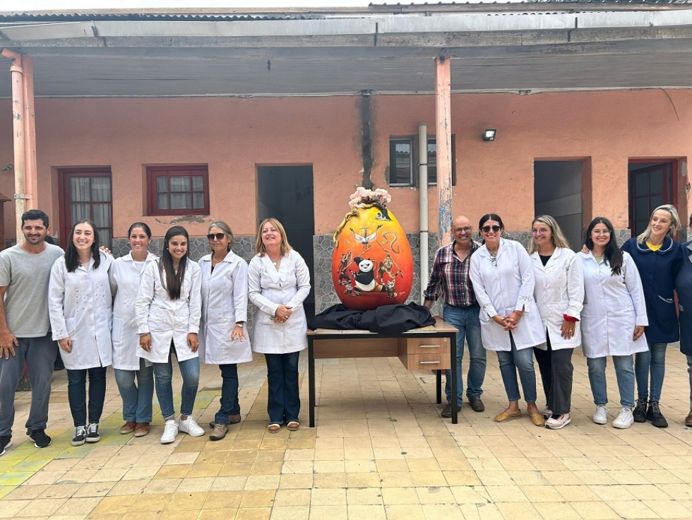 Enjoy Punta del Este entreg&oacute; huevo de pascua de 100 kilos