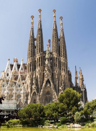 Del Tirador a la ciudad: &iquest;Es la Sagrada Familia el mejor edificio barcelon&eacute;s del a&ntilde;o pasado?
