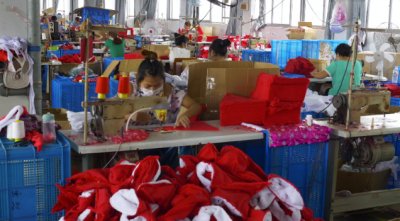 Un pueblo chino fabrica el 60% de las decoraciones navide&ntilde;as del mundo
